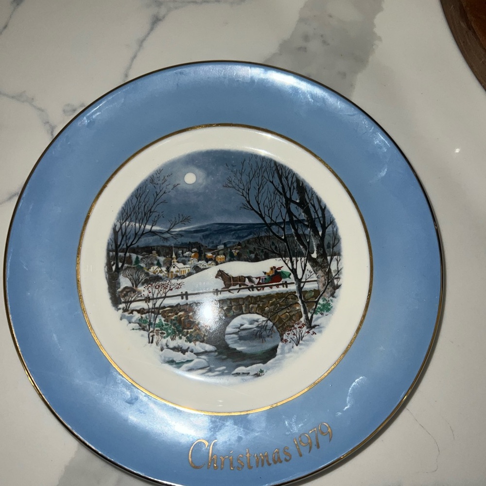 Vintage Christmas 1979 Decorative Plate